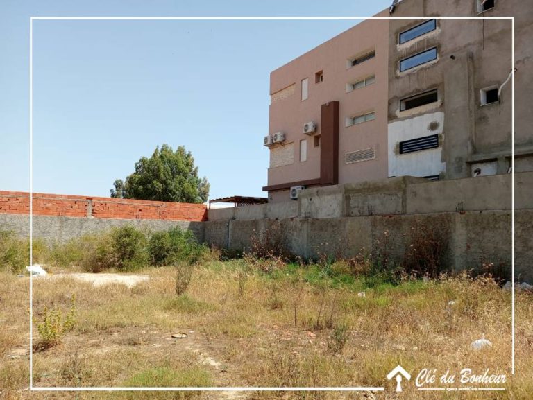 Terrain &agrave; yakout hamaoui la soukra