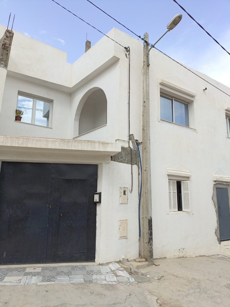 Av 2 maisons pas loin au centre hammamete