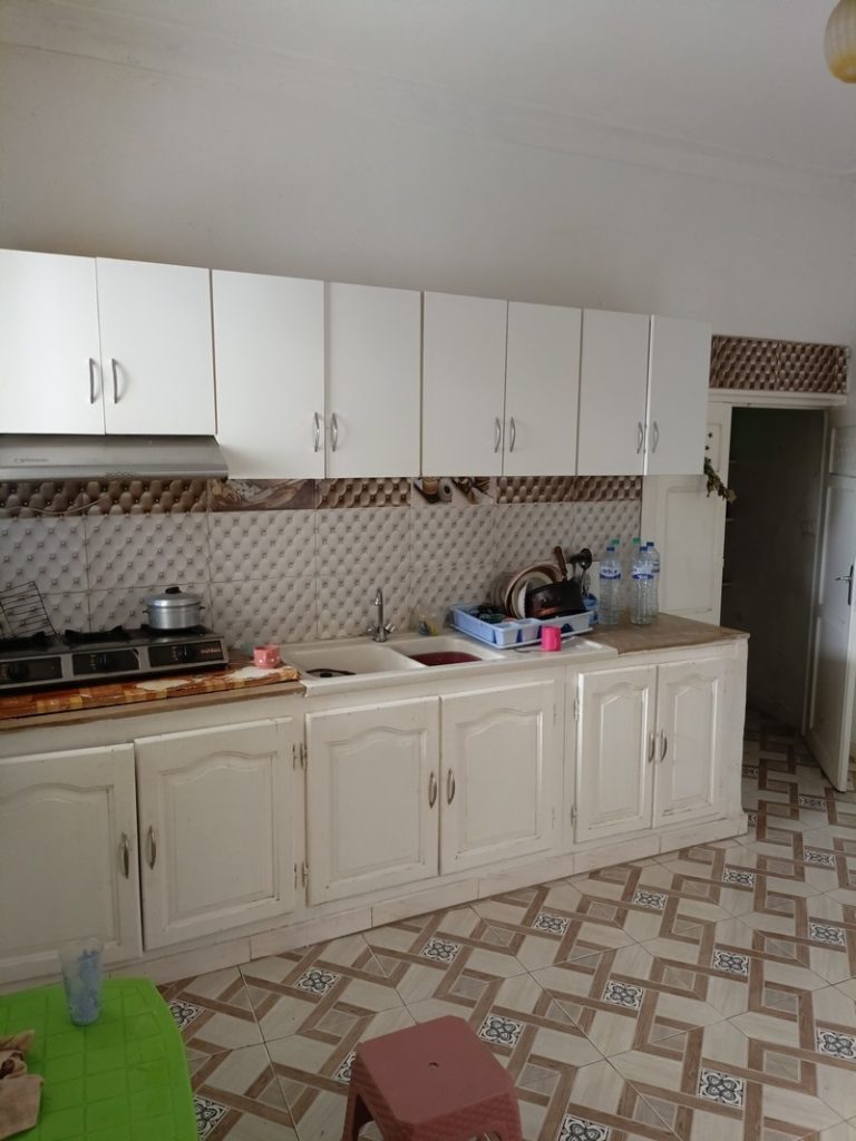 Av 2 maisons pas loin au centre hammamete