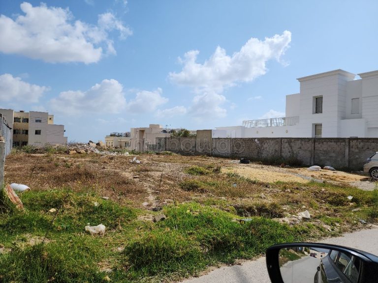 Beau terrain ennasr 2