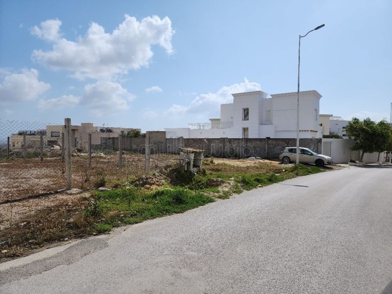 Beau terrain ennasr 2