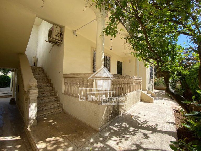 Une villa sur deux niveaux à bayrem tounsi