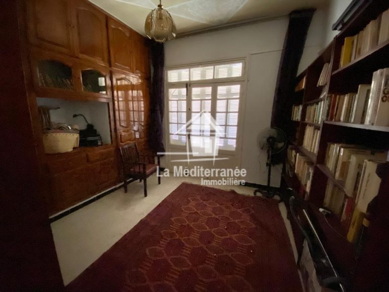 Une villa sur deux niveaux à bayrem tounsi