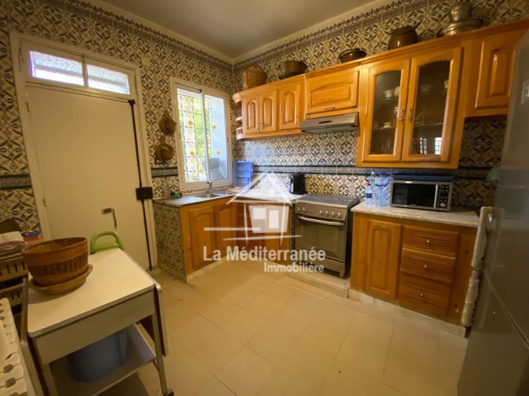 Une villa sur deux niveaux à bayrem tounsi