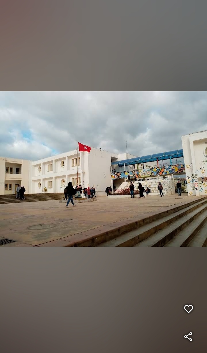 Avec titre de propri&eacute;t&eacute; et arr&ecirc;t&eacute; d'alignement