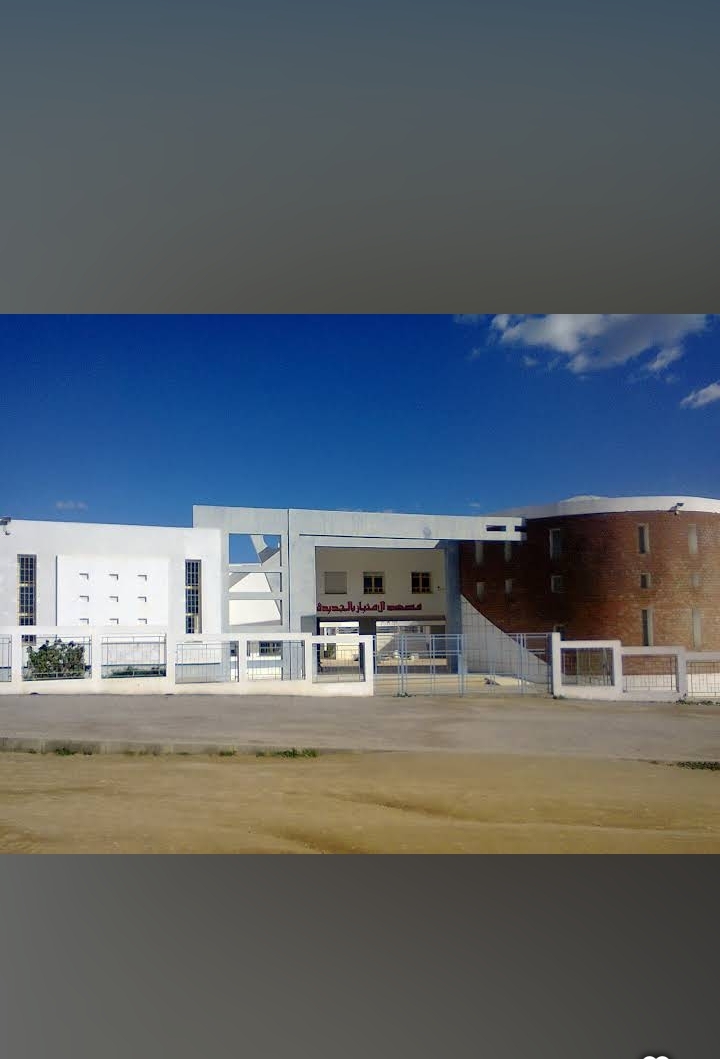 Avec titre de propri&eacute;t&eacute; et arr&ecirc;t&eacute; d'alignement