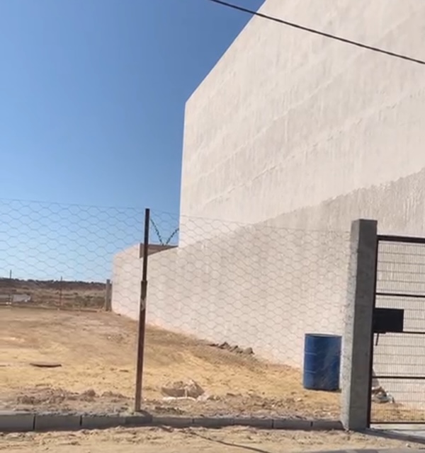 Particulier vend terrain nu clotur&eacute;