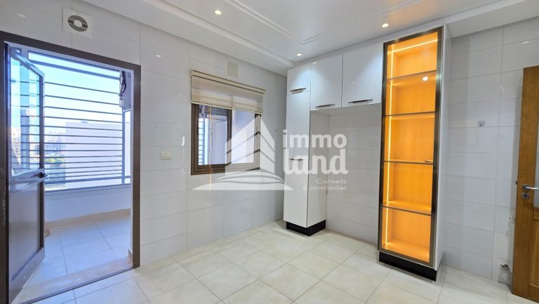Appartement s4 haut standing jardins de carthage