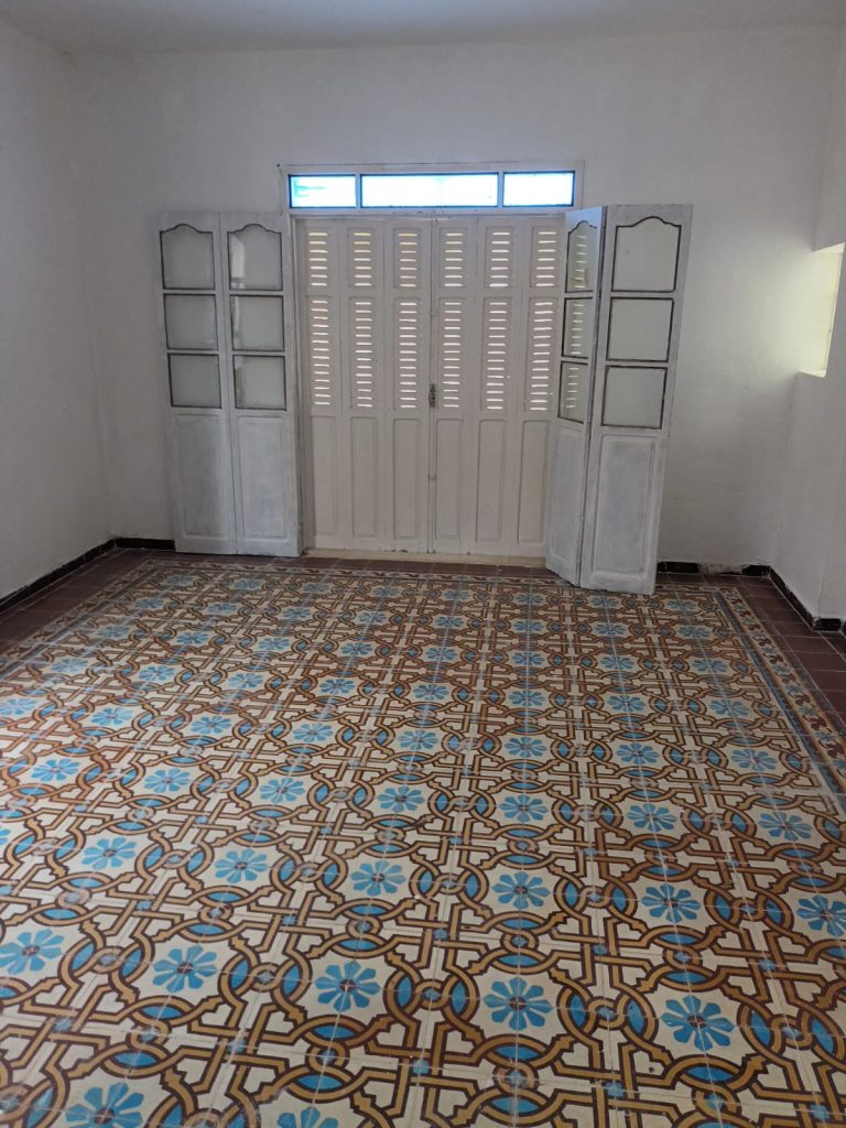 Maison tr&egrave;s proche de la route principale 400 m