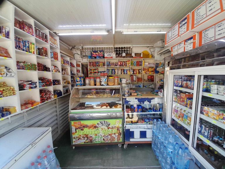 Espace commercial sur l'avenue principale mansoura