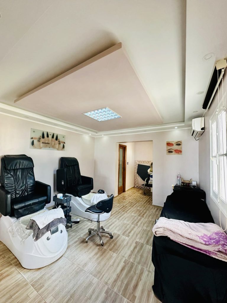 Av fond de commerce et mat&eacute;riels