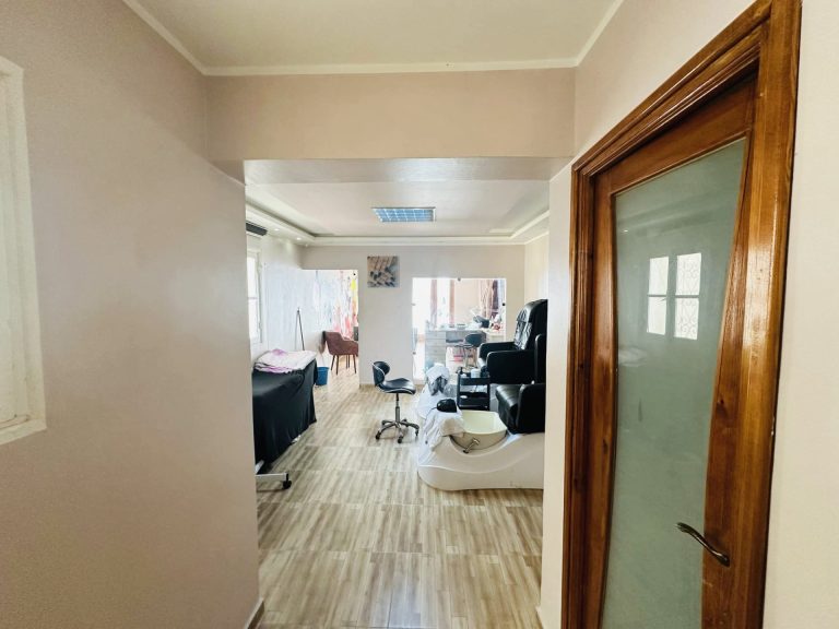 Av fond de commerce et mat&eacute;riels