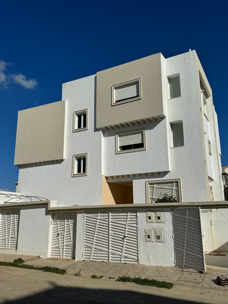 Joli immeuble r&eacute;sidentiel &agrave; mnihla