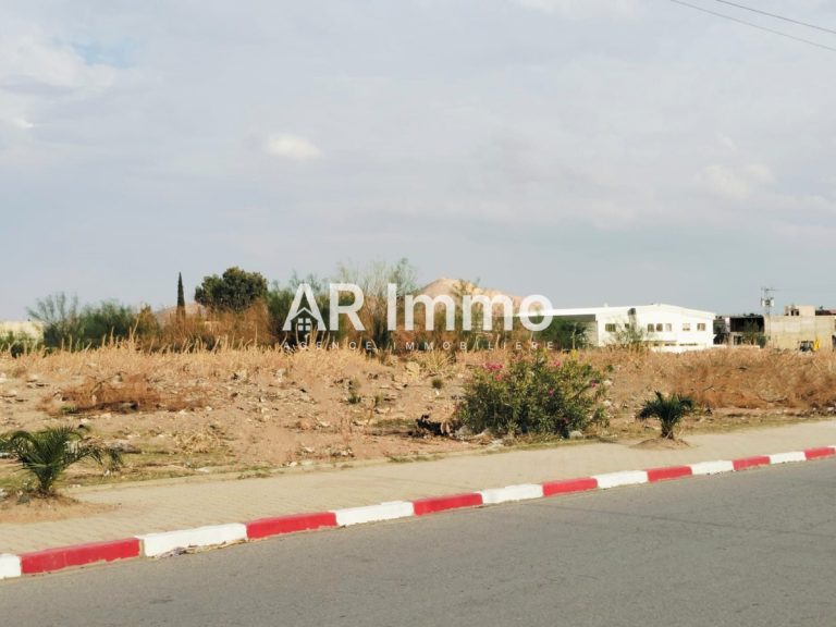 Terrain constructible de 324 m &agrave; tebourba