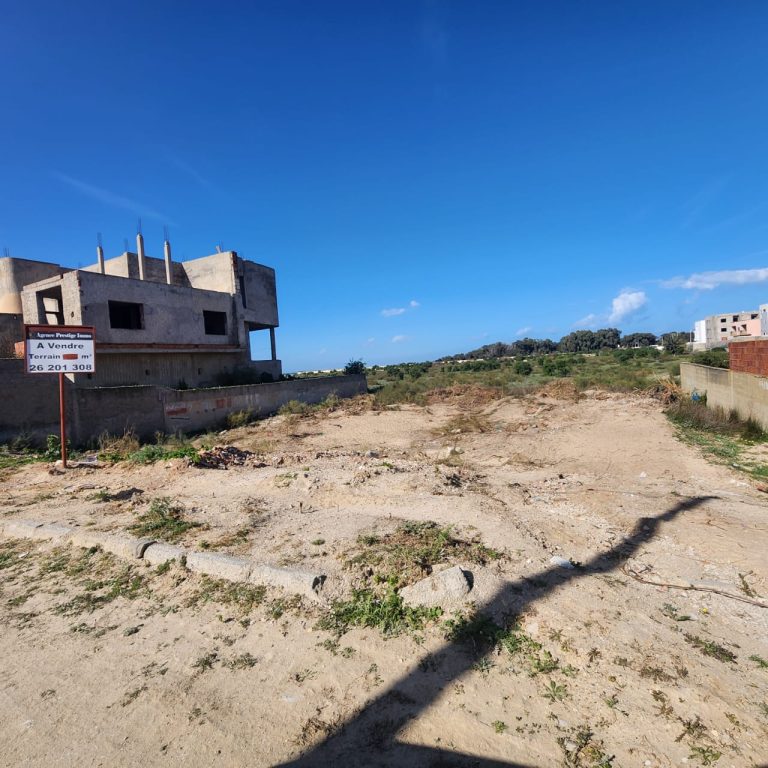 Terrain tiba 621 metre