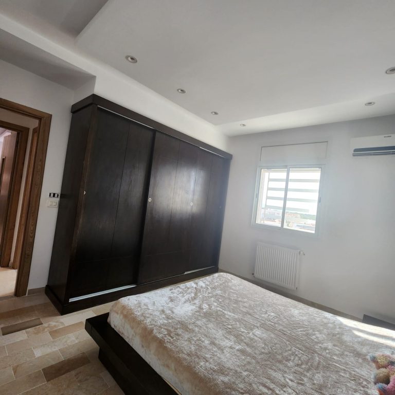 Appartement en face magasin generale