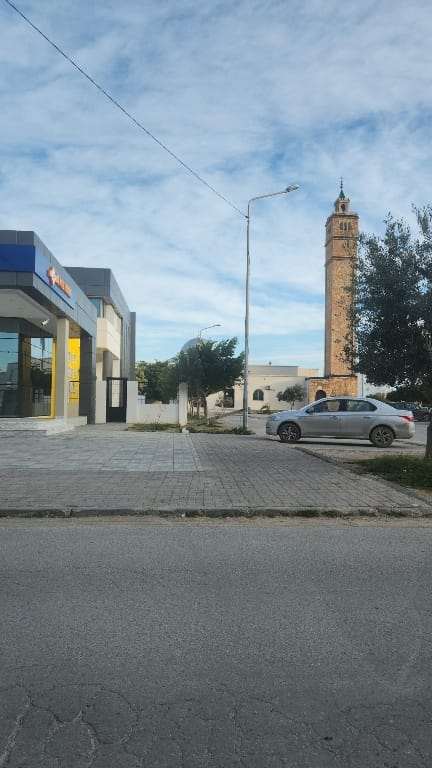 Appartement en face magasin generale