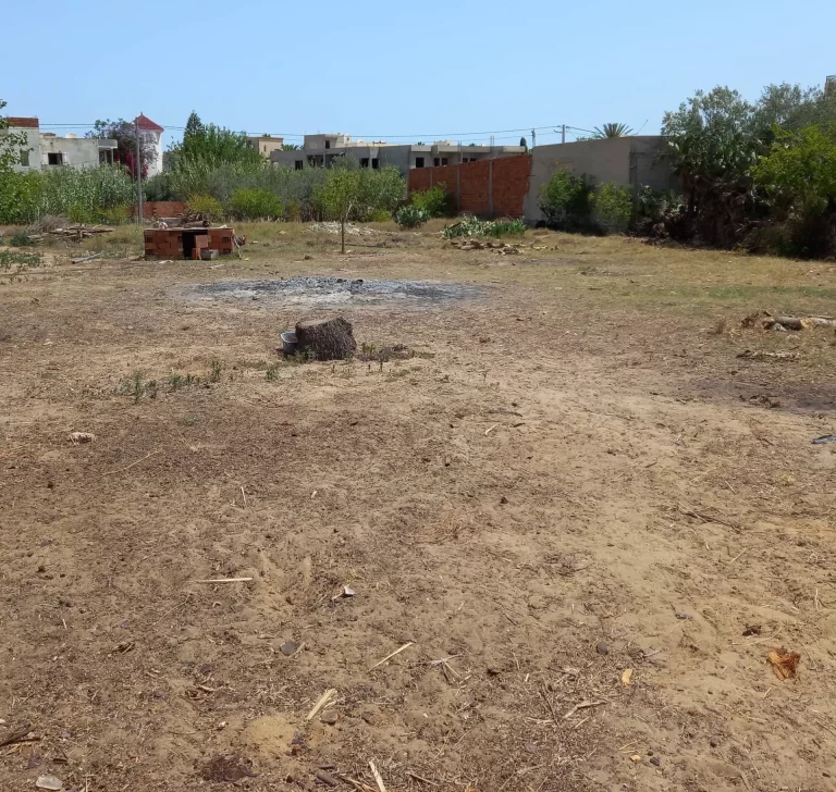 Terrain &agrave; akouda