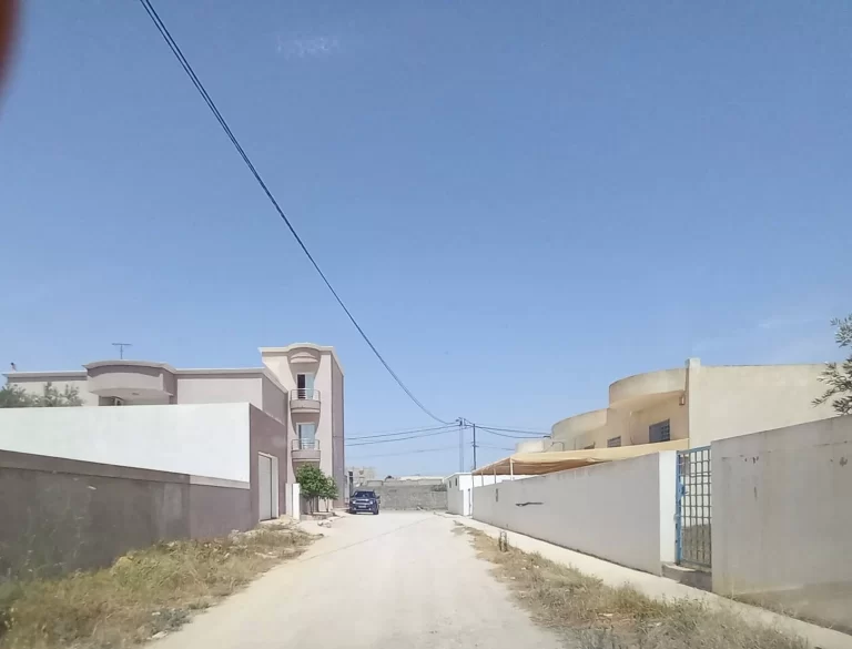 Terrain &agrave; akouda