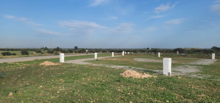 Terrain de 150m2 sont titr&eacute;