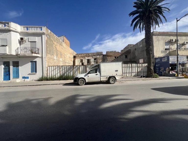 Terrain commercial &agrave; la goulette