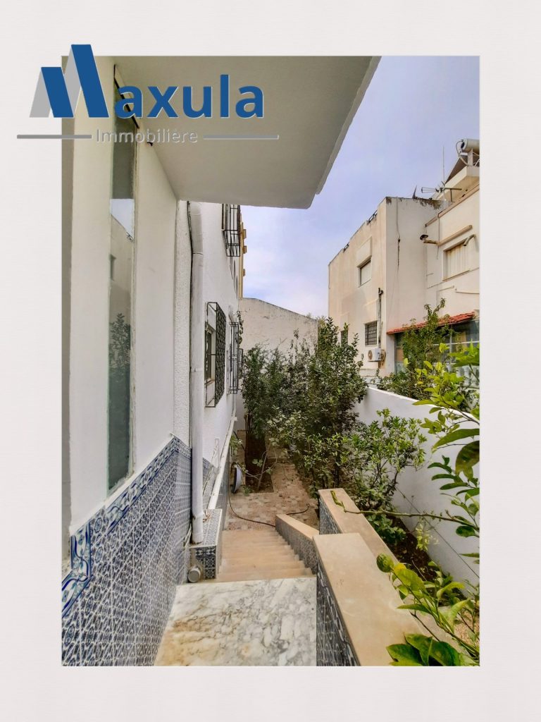 Maison a deux niveaux a rades plage