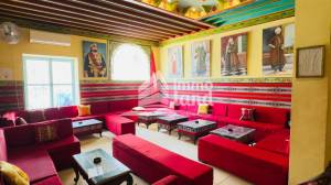 Un palais de 1200 m btit sur