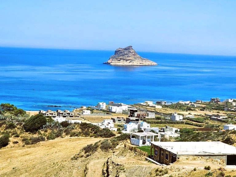 Terrain 1900 m2 a rafraf plage