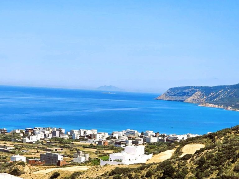 Terrain 1900 m2 a rafraf plage