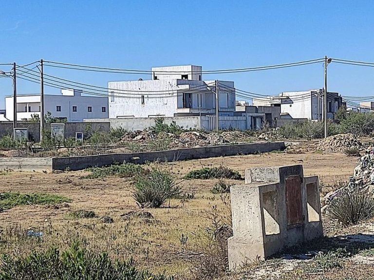 Lot de terrain viabilis&eacute; titre individuel raoued