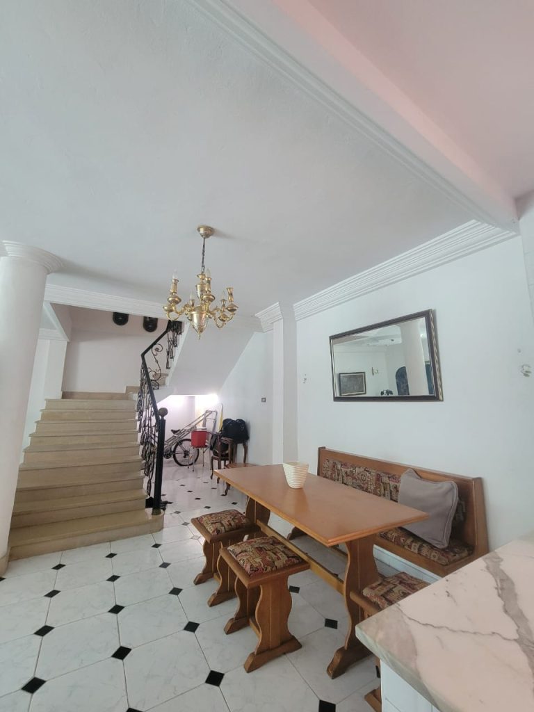 Villa semi meublé triplex