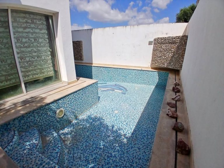 Un duplex avec piscine &agrave; mnihla