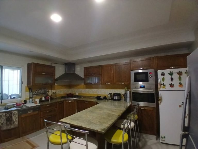 Un duplex avec piscine &agrave; mnihla