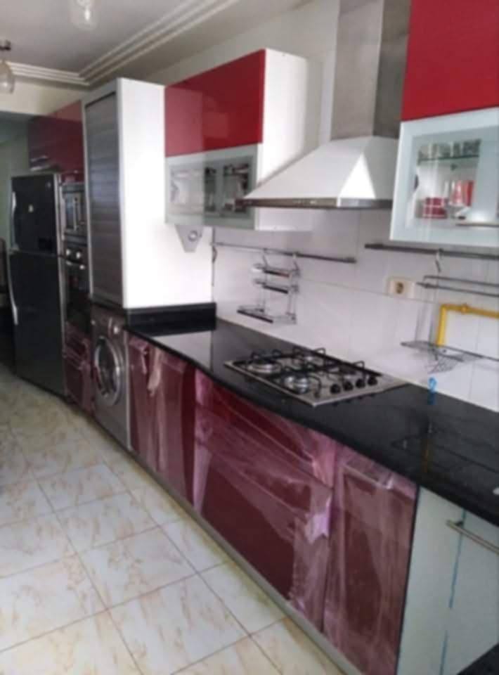 Une maison sur deux niveaux à cité el zouhour