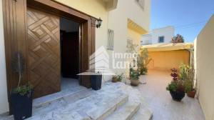 Villa de 220m2 terrain et 300m2 bti