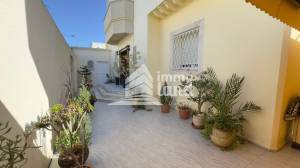 Villa de 220m2 terrain et 300m2 bti