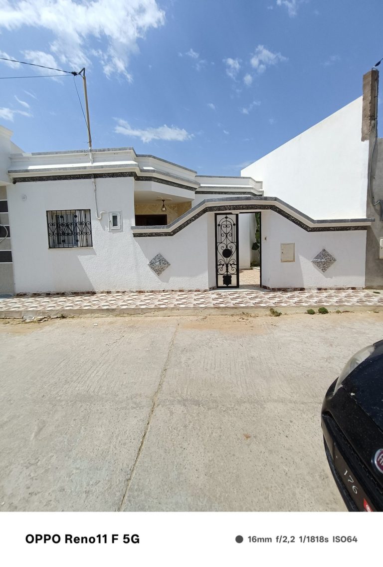 Nouvelle maison au centre ville el haouaria