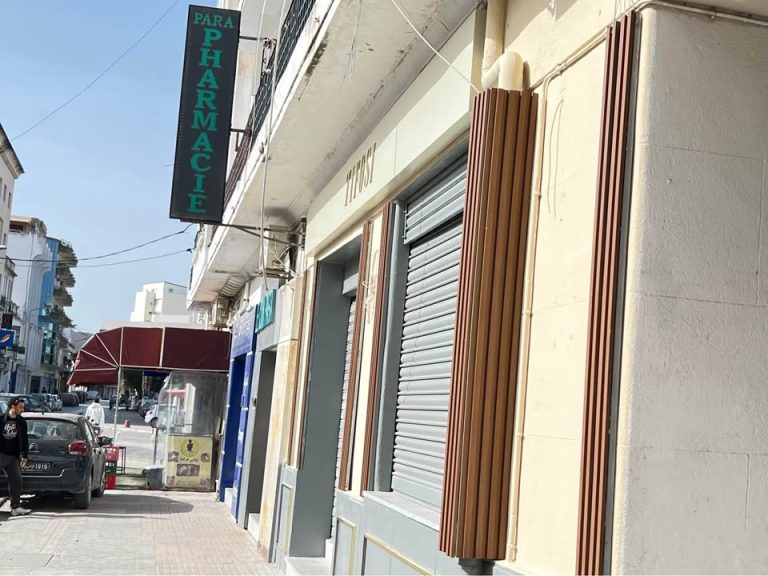 Caf&eacute; restaurent mure et fond a bizerte