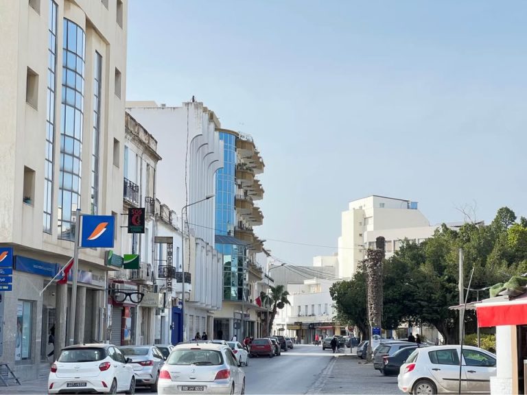 Caf&eacute; restaurent mure et fond a bizerte
