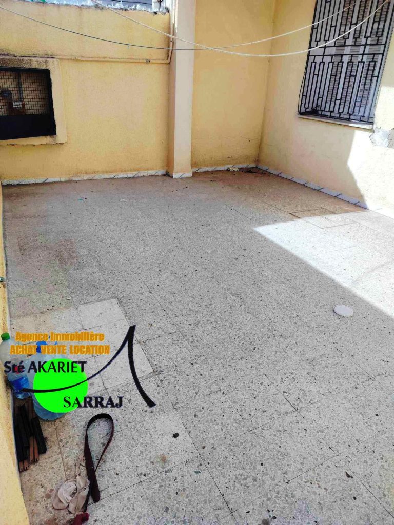 Maison style américain moyen standing à khzema est