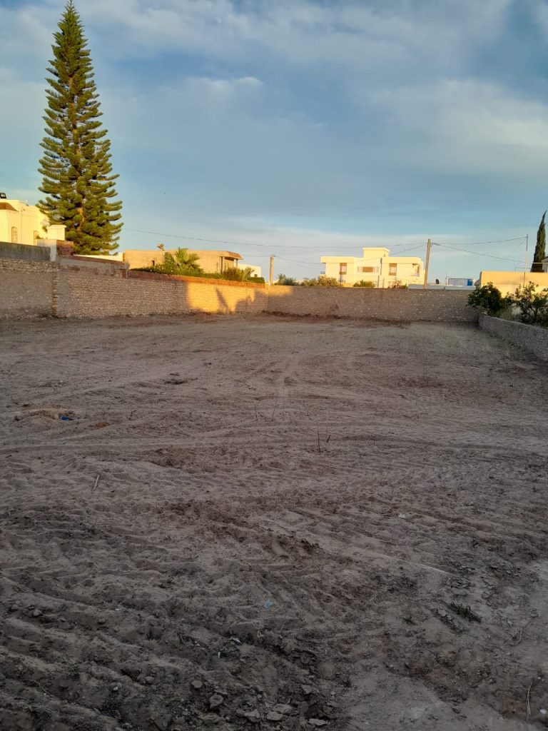 Terrain nu cl&ocirc;tur&eacute; 1090 m2 sakiet ezzit essedra