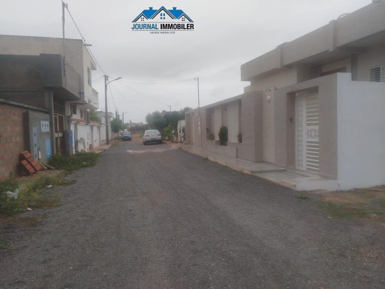 Terrain situ&eacute; &agrave; kala sghira