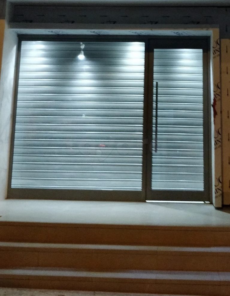 Local commercial &agrave; l'entr&eacute;e de l'aouina