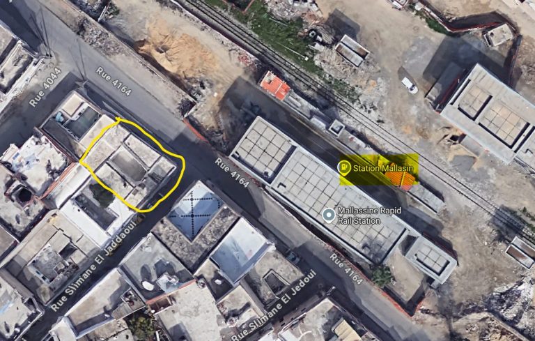 Local de 300 m2 en face station train mellassine