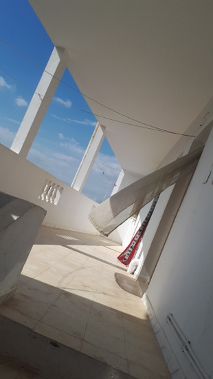 6 appartements &agrave; bord de la mer