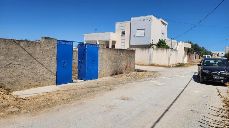 Terrain de 300m &agrave; mornaguia cl&ocirc;tur&eacute;