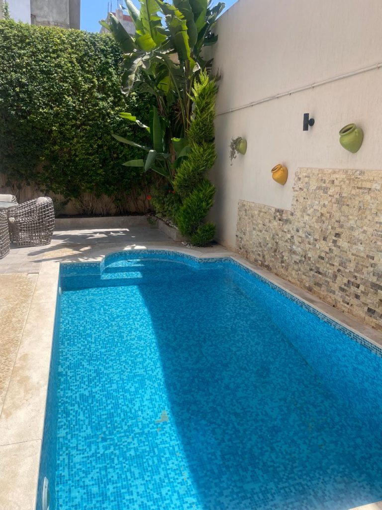 Triplex avec piscine &agrave; cit&eacute; el khalil
