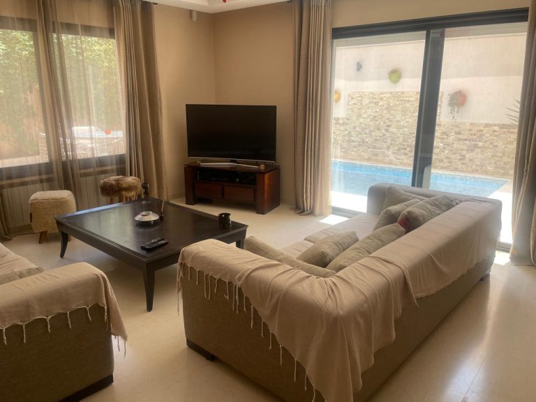 Triplex avec piscine &agrave; cit&eacute; el khalil