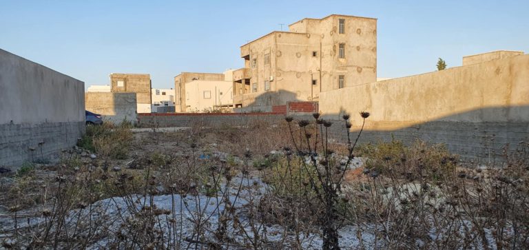 Terrain cl&ocirc;tur&eacute; de 423 m2 &agrave; boumhel el bassatine