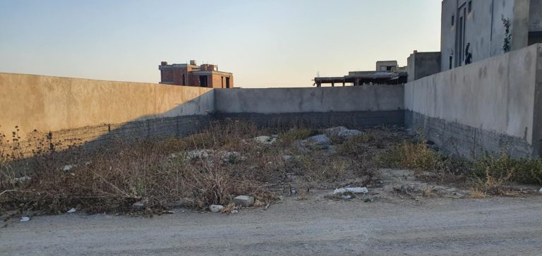 Terrain cl&ocirc;tur&eacute; de 423 m2 &agrave; boumhel el bassatine